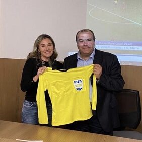 Il regalo della maglia da Internazionale