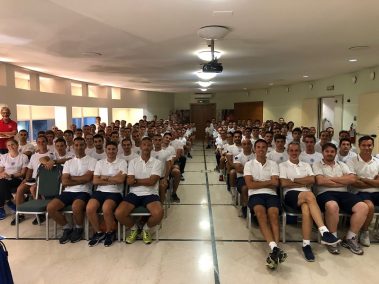 Gli OT posano con il gruppo degli assistenti