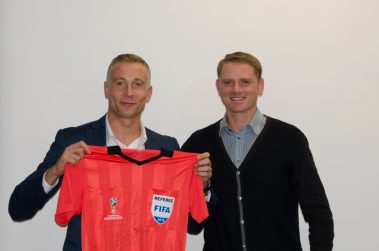 Valeri consegna la divisa mondiale a Di Resta