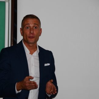 Paolo Valeri durante la riunione