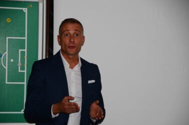 Paolo Valeri durante la riunione