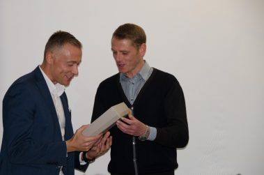 Di Resta consegna la targa ricordo a Valeri