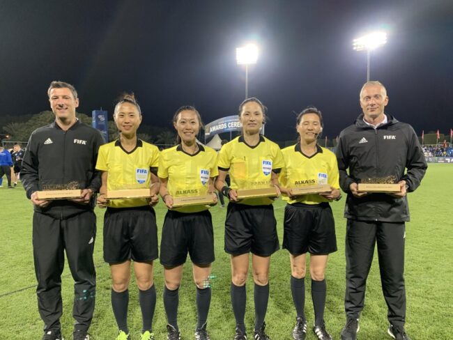 La squadra arbitrale della finale