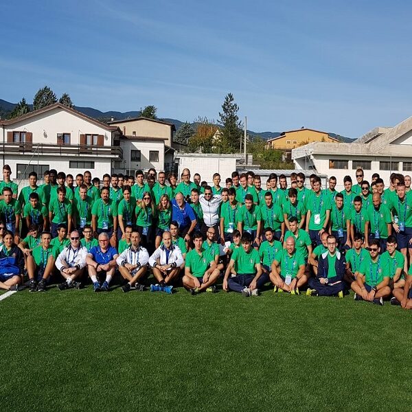 Foto di gruppo in campo
