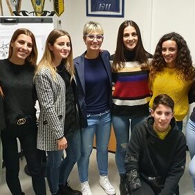 Pirriatore con le ragazze della Sezione