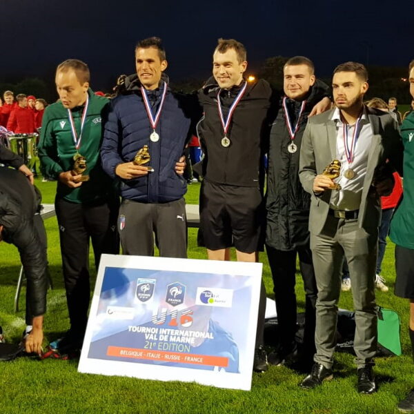 Gli arbitri durante la premiazione