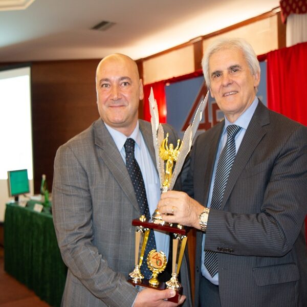 La consegna del Premio “Città di Cassino” all’Arbitro Benemerito Antonio Carcione da parte di Marcello Nicchi