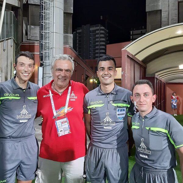 Gli assistenti Minafra e Bianchini prima di scendere in campo