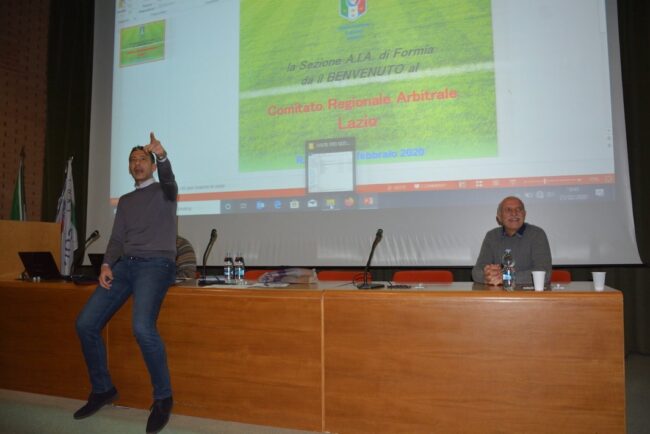 Dobosz durante la riunione