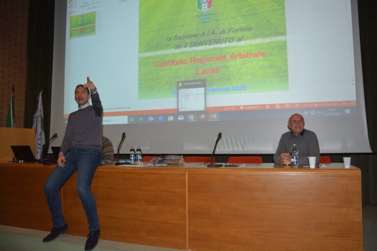 Dobosz durante la riunione