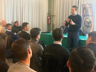 Il Presidente Dobosz durante la riunione